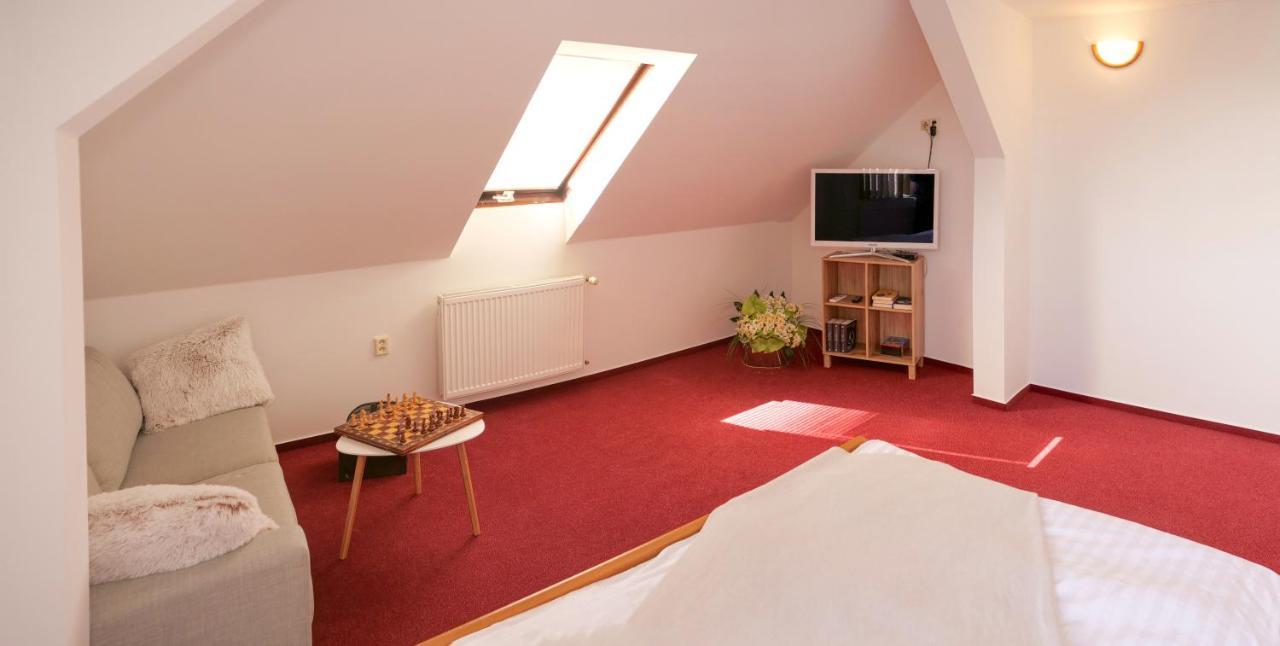 Penzion A Restaurace U Cervinku Cista u Horek エクステリア 写真